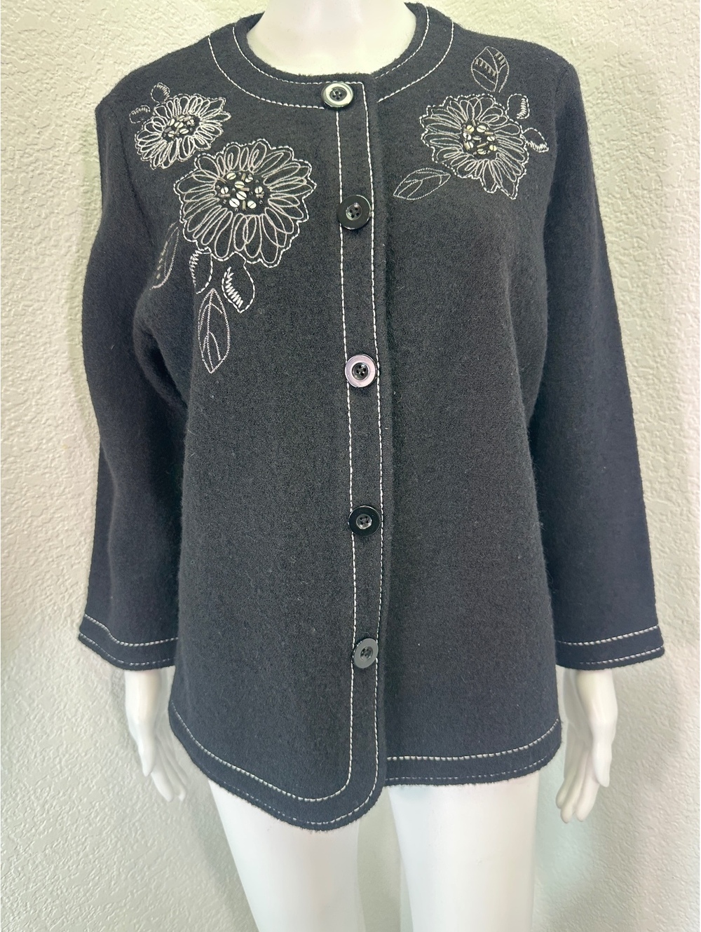 VTG Women’s Sz M Samantha Grey Black Boiled Wool Floral Embroidered Cardigan